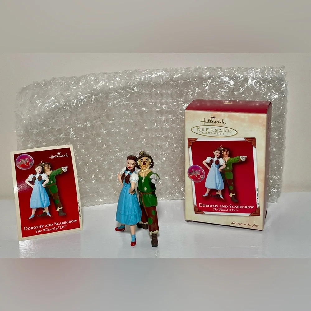 Hallmark Ornaments “Dorothy and Scarecrow” Wizard of Oz Ornament - Picture 9 of 9